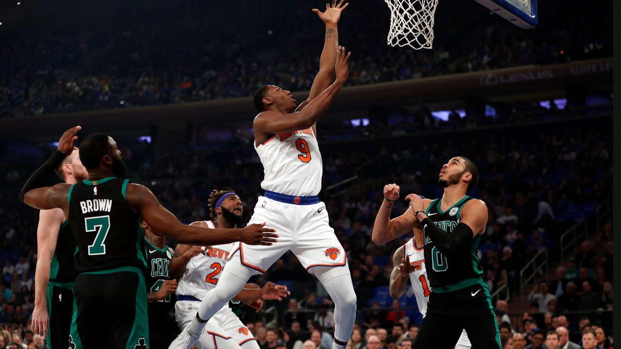 Walker helps Celtics pull away, beat winless Knicks 118-95